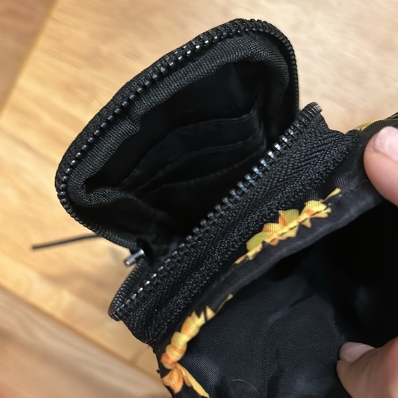 Water bottle Crossbody bag with card slots - Picture 2 of 6